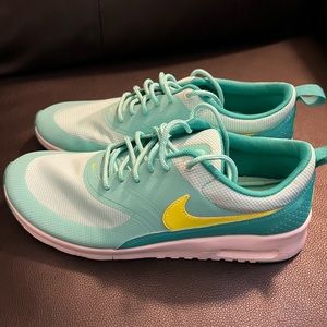 New Nike Air Max Thea